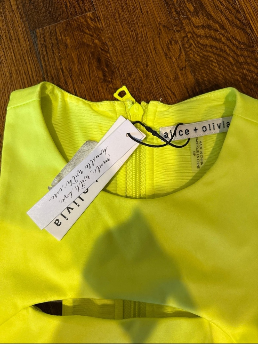 Alice + Olivia Womens Neon Yellow Crop Top Size Small - Picture 3 of 3